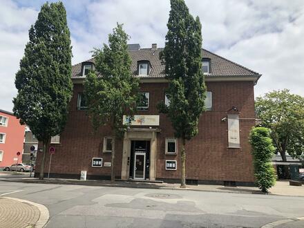 Büro & Praxisfläche im repräsentativen Bürohaus in der Moerser Innenstadt plus Kfz-Stellplätze