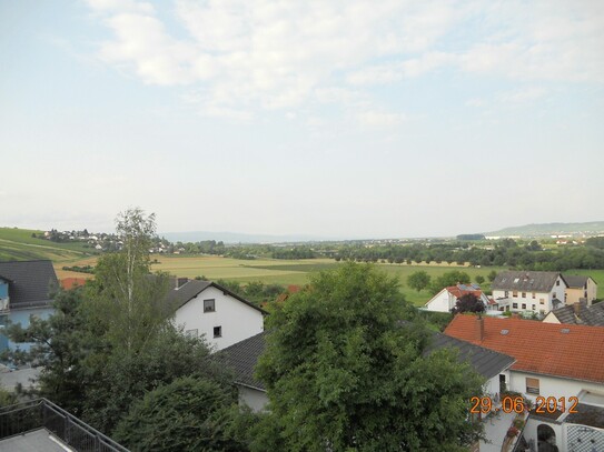 Sonnige 2-Zimmer-Küche-Bad Wohnung mit Balkon