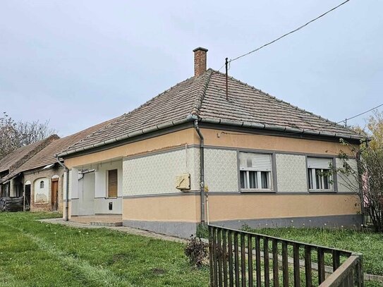 Familienhaus in der Nähe des Plattensees mit vielen Nebengebäuden, Stallungen