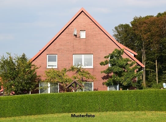 Neuwertiges Einfamilienhaus mit Garage