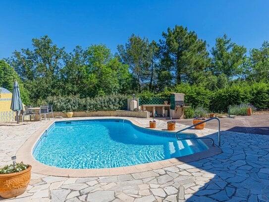 Maison 5 pièces au calme en parfait état, piscine et jardin à Taradeau