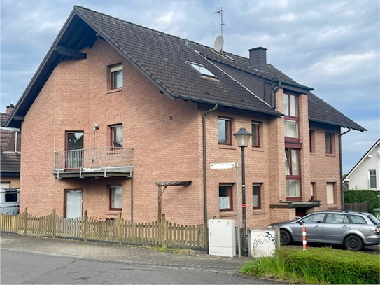 Ideal für 2 Personen! Attraktive 3,5-Zimmer-Wohnung im 1.Obergeschoss mit 2 Bädern und Balkon