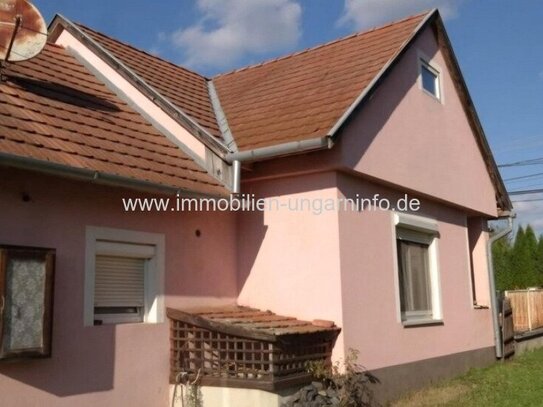 Schönes Landhaus mit Nebengebäuden in guter Lage bei Vaspör