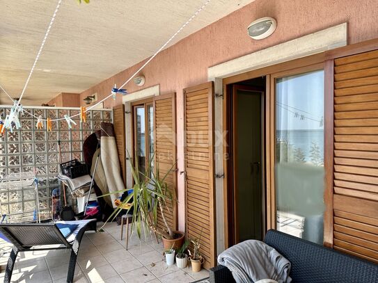 ISTRIEN, UMAG - 1BR+DB erste Reihe zum Meer, 1. Etage, Rarität auf dem Markt!