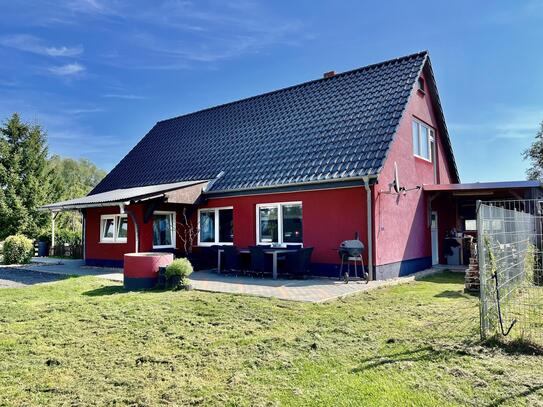 Modernes Zuhause mit großem Garten