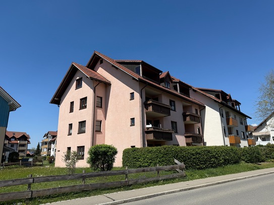 Sehr gepflegte 3,5 Zimmer-Wohnung mit Balkon in Isny - Wohngebiet