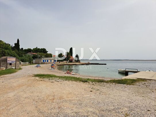 ZADAR, TRIBANJ - GELEGENHEIT - Bauland am Rande des Nationalparks Paklenica