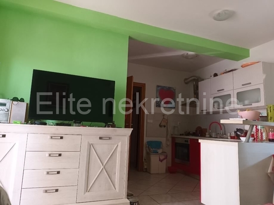 Dobrinj, Čižići - Wohnung zum Verkauf am Meer, 47m2!