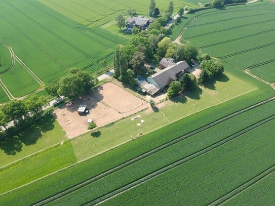 Resthof mit Pferdestall, Reitplatz und Zimmervermietung in Stockelsdorf