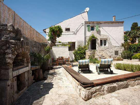 In der Nähe von Poreč, autochthones istrisches Steinhaus + Gästehaus