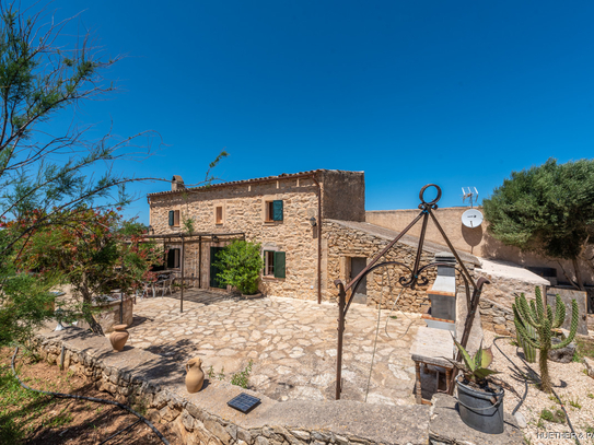 POOL-Finca mit Appartement und Vermietungslizenz