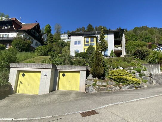 Top gepflegtes Einfamilienhaus, Schwarzwald, sonnig, unverbaubare Aussicht, 2 Garagen, PV-Anlage