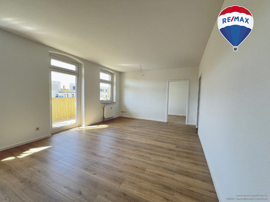 Exklusives Wohnen in Stadtfeld Ost: Frisch renovierte 3-Zimmer-Wohnung mit Balkon