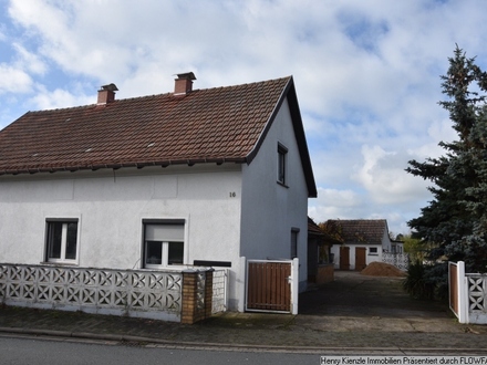 Fast vollständig saniertes Einfamilienhaus mit reichlich Nebengelass in Reichenhain