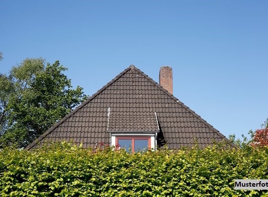 Wohnhaus mit angeb. Garagengebäude - ohne Provision!