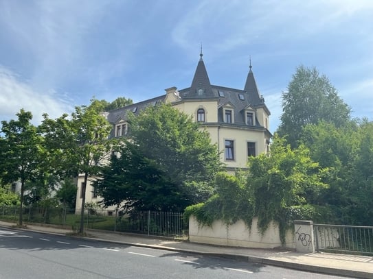 Freie Wohnung im Dachgeschoss über 2 Etagen in begehrter Lage von Dresden-Striesen