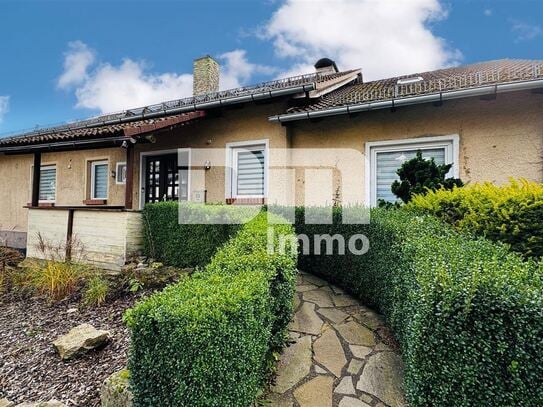 Teilsaniertes Ein - Zweifamilienhaus + Nutzflächen mit Anbau in Traumlage mit Panoramablick