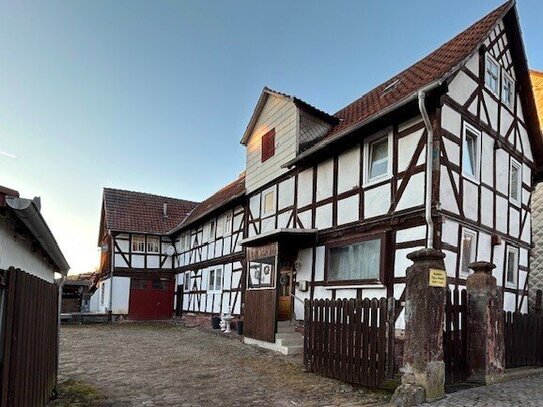 Philippsthal, Wohnhaus mit Nebengebäuden