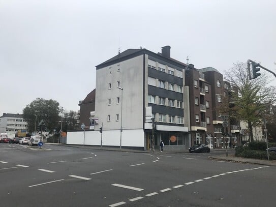 Ladenlokal in unmittelbarer Nähe zum Busbahnhof und Krankenhaus, an wichtiger Durchgangsstraße