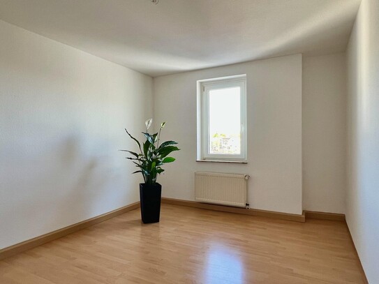 Einzigartige 5-Raumwohnung, beeindruckende Wohnküche, 2 Bäder und vieles mehr!
