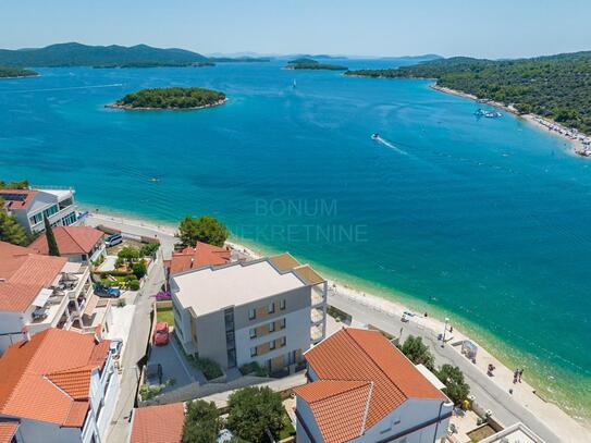 Geräumige Wohnung in der ersten Reihe zum Meer, Jezera - Insel Murter