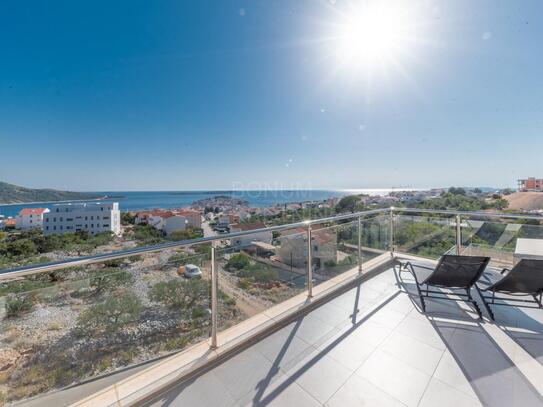 Eine luxuriöse Wohnung zum Verkauf in Primošten mit wunderschönem Blick auf das Meer