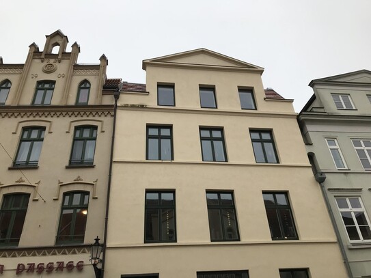 Schöne 5-Zimmerwohnung mit EBK und Balkon in Wismars Altstadt