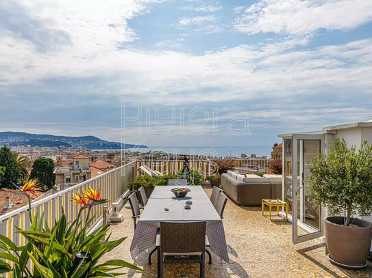 Nizza: Oberste Etage mit Panorama-Meerblick 120 m2 Dachterrasse