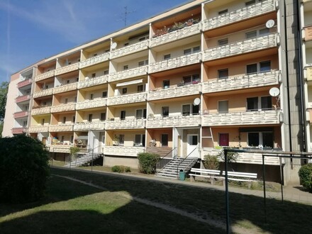 familienfreundliche 3 Zimmer Wohnung mit Badewanne und Balkon in Zerbst