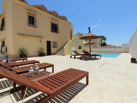 Villa in Orihuela Costa with 5