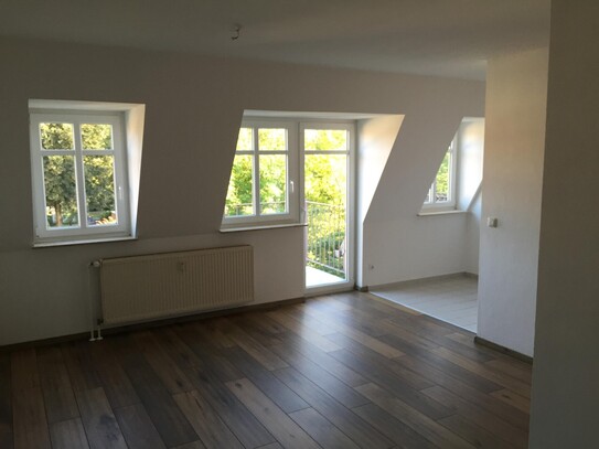 Schicke 1 Raum Wohnung, Einbauküche, Badewanne, Südbalkon, Parkplatz, Provisionsfrei