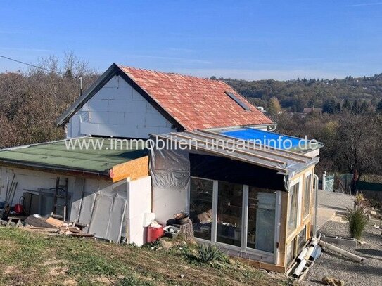 Geschlossenes Garten in Komlo mit bewohnbarem Haus und großem Grundstück zu verkaufen