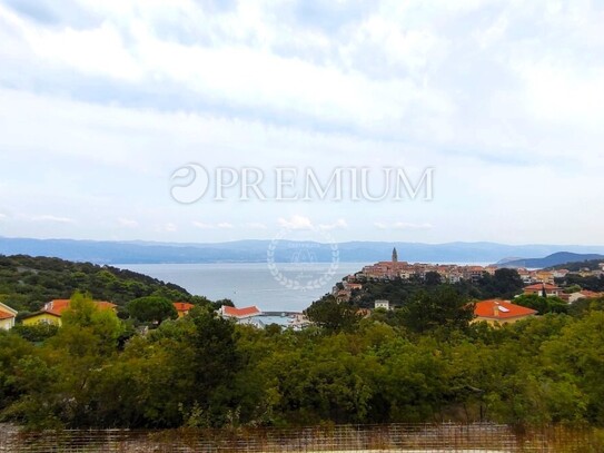 Vrbnik, Baugrundstück 200 m vom Meer entfernt! Meerblick!