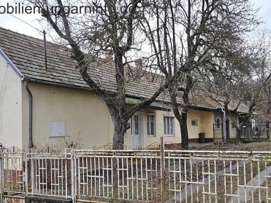 Bauernhaus mit 0,5 Hektar Grundstück in der Nähe des Plattensees zu verkaufen