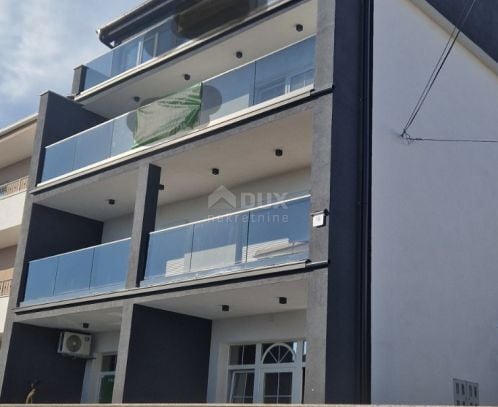 CRIKVENICA – Studio-Apartment in einem neuen Gebäude mit Terrasse und Parkplatz