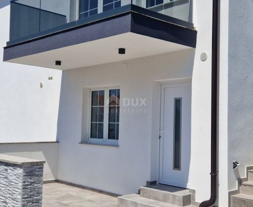 CRIKVENICA - Studio-Apartment in einem neuen Gebäude mit Terrasse und Parkplatz