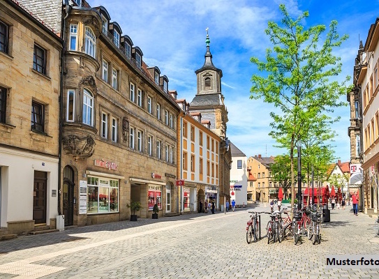 Mehrzweckgebäude mit Dachterrasse