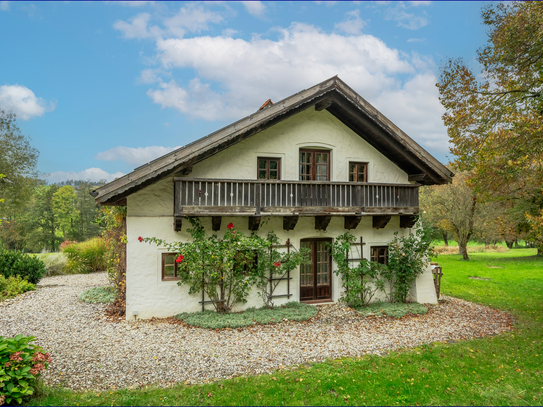 Sacherl / Landhaus mit Nebengebäude 
und Künstlerhaus in traumhafter Alleinlage, Bachlauf und Wald