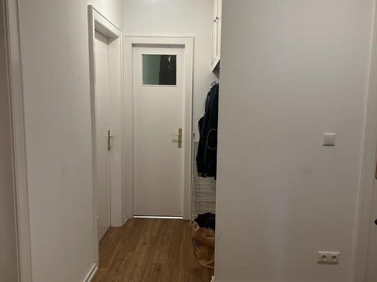 1 Zimmer in 2er WG mit grossem Wohnzimmer