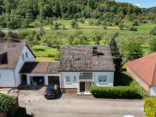 ** Handwerker aufgepasst! - Freistehendes Einfamilienhaus in Ortsrandlage **