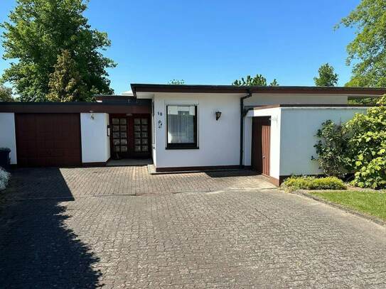 Bungalow mit Garagen und Wintergarten