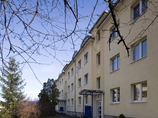 Schick sanierte und geräumige 2-Zimmer-Wohnung mit Balkon.