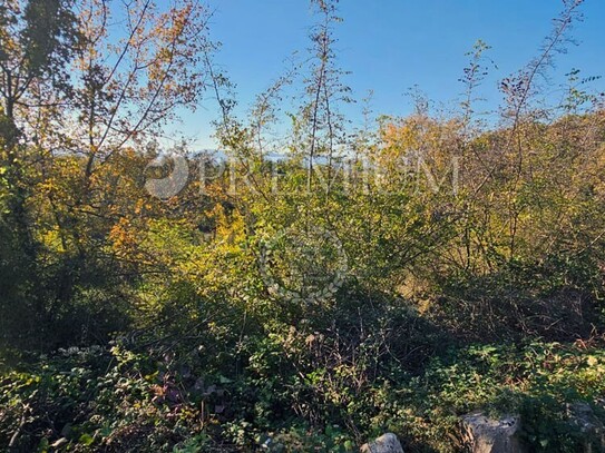 Malinska, Bauland zu verkaufen, 2 km vom Meer entfernt!