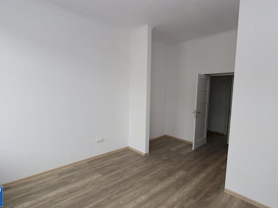 große helle 3 Zimmer Wohnung zentrale Lage mit Balkon