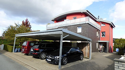 hochwertige 3- Zimmer-Eigentumswohnung mit Carport und Einbauküche