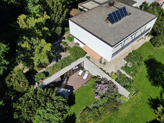 Luxus-Villa in ruhiger Lage mit herrlichem Grundstück und fantastischem Weitblick bis zur Zugspitze