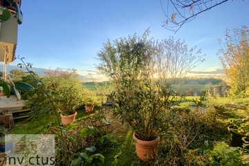 Einfamilienhaus mit beeindruckender Aussicht in ländlicher Idylle mit Doppelgarage