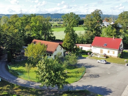 DREI WOHNUNGEN - 2 X WERKSTATT + LAGERHALLE + PFERDERSTALL (4 BOXEN )