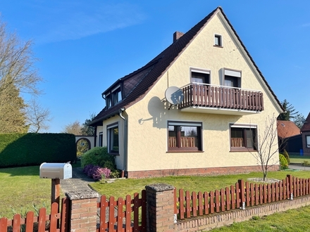 Ein- bis Zweifamilienhaus in traumhafter Lage mit großem Grundstück!