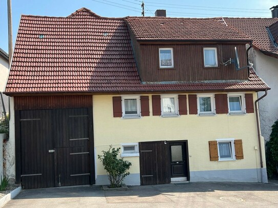 Charmantes freistehendes Einfamilienhaus mit großem Garten